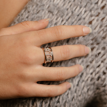 Carica l'immagine nel visualizzatore di Gallery, Anello Soulshine Dorato Personalizzato con Stelle e Iniziale in Argento 925 e Zirconi Regolabile