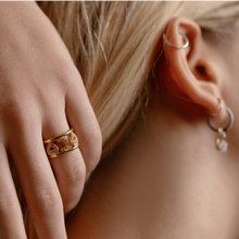 Carica l'immagine nel visualizzatore di Gallery, Anello Soulshine Personalizzato con Cuori e Iniziale in Argento 925 e Zirconi Regolabile