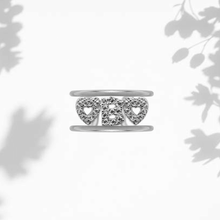 Carica l'immagine nel visualizzatore di Gallery, Anello Soulshine Personalizzato con Cuori e Iniziale in Argento 925 e Zirconi Regolabile