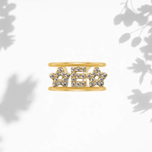 Carica l'immagine nel visualizzatore di Gallery, Anello Soulshine Dorato Personalizzato con Stelle e Iniziale in Argento 925 e Zirconi Regolabile