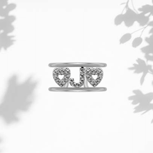 Carica l'immagine nel visualizzatore di Gallery, Anello Soulshine Personalizzato con Cuori e Iniziale in Argento 925 e Zirconi Regolabile