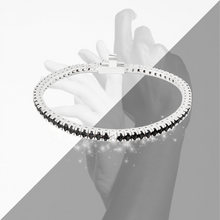 Carica l'immagine nel visualizzatore di Gallery, Bracciale Tennis Frammenti Nero Tempesta in Argento 925 e Zirconi Personalizzato