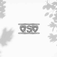 Carica l'immagine nel visualizzatore di Gallery, Anello Soulshine Personalizzato con Cuori e Iniziale in Argento 925 e Zirconi Regolabile