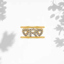 Carica l'immagine nel visualizzatore di Gallery, Anello Soulshine Dorato con cuori e iniziale in Argento 925 e Zirconi Regolabile