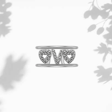 Carica l'immagine nel visualizzatore di Gallery, Anello Soulshine Personalizzato con Cuori e Iniziale in Argento 925 e Zirconi Regolabile