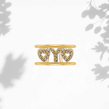 Carica l'immagine nel visualizzatore di Gallery, Anello Soulshine Dorato con cuori e iniziale in Argento 925 e Zirconi Regolabile