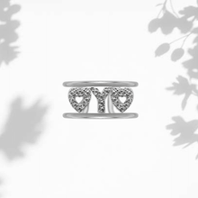 Carica l'immagine nel visualizzatore di Gallery, Anello Soulshine Personalizzato con Cuori e Iniziale in Argento 925 e Zirconi Regolabile