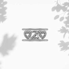 Carica l'immagine nel visualizzatore di Gallery, Anello Soulshine Personalizzato con Cuori e Iniziale in Argento 925 e Zirconi Regolabile