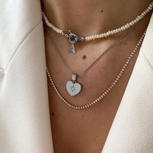 Carica l'immagine nel visualizzatore di Gallery, Collana Mediterraneo con Perle e Iniziale in Argento 925 Dorata o Bianca
